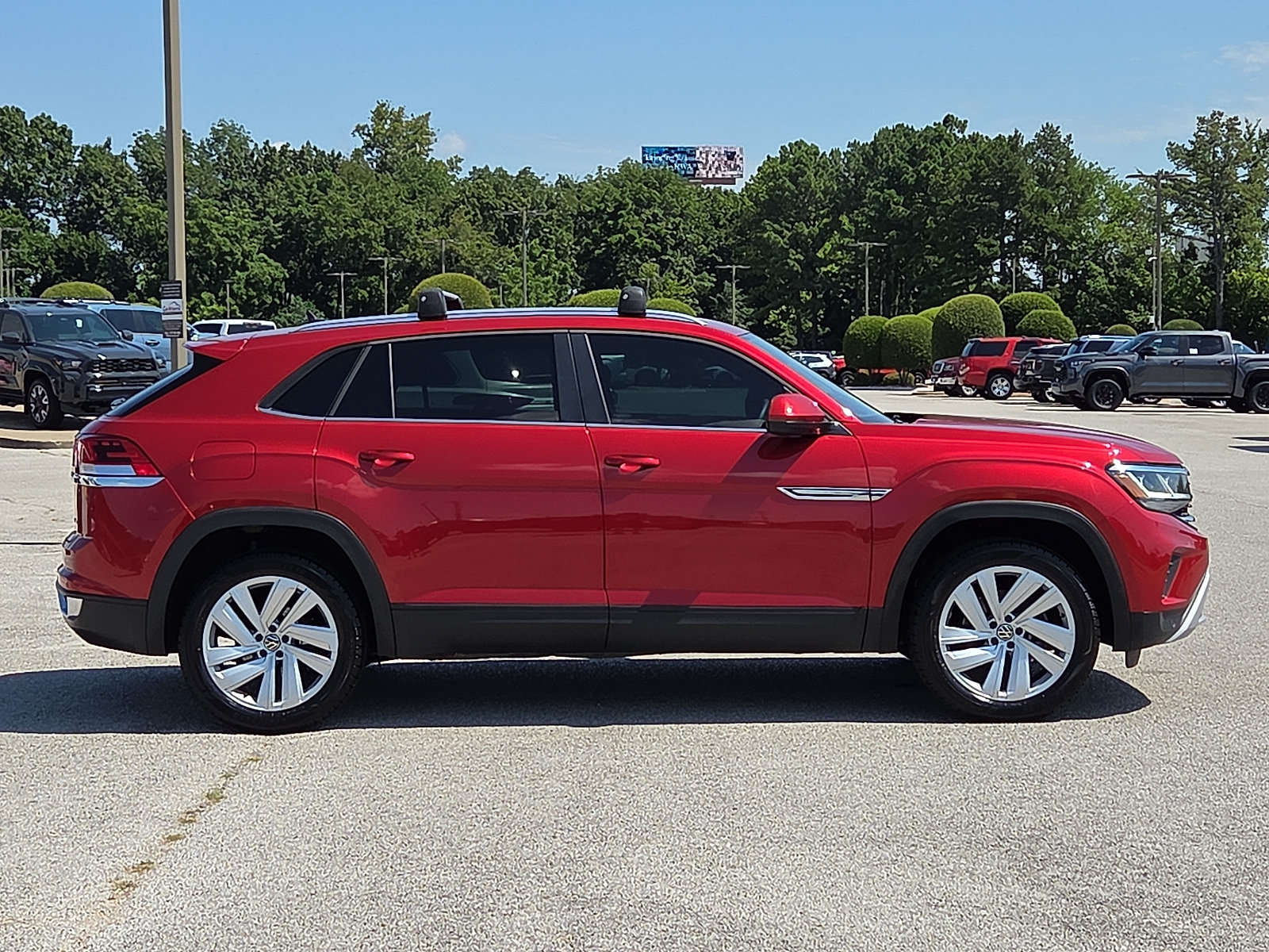 Used 2023 Volkswagen Atlas Cross Sport SE AWD/4WD image 6