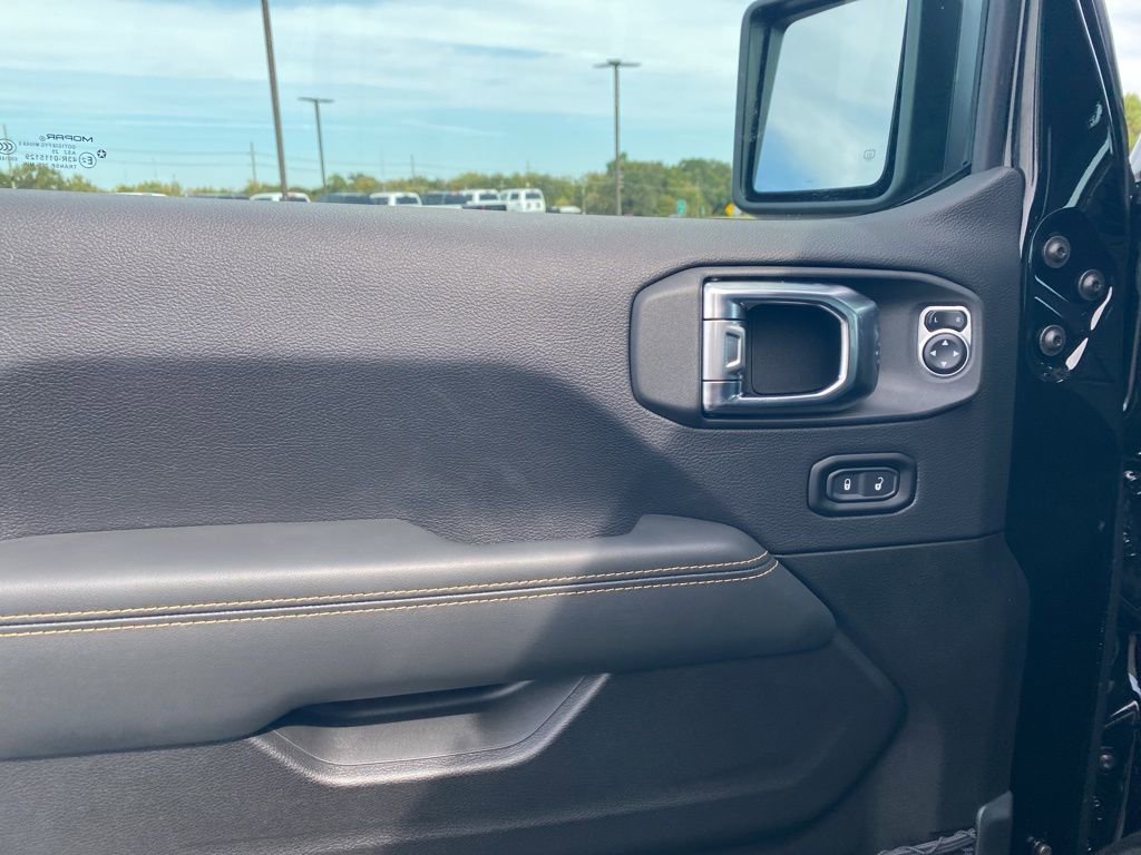 Used 2025 Jeep Gladiator High Tide image 9