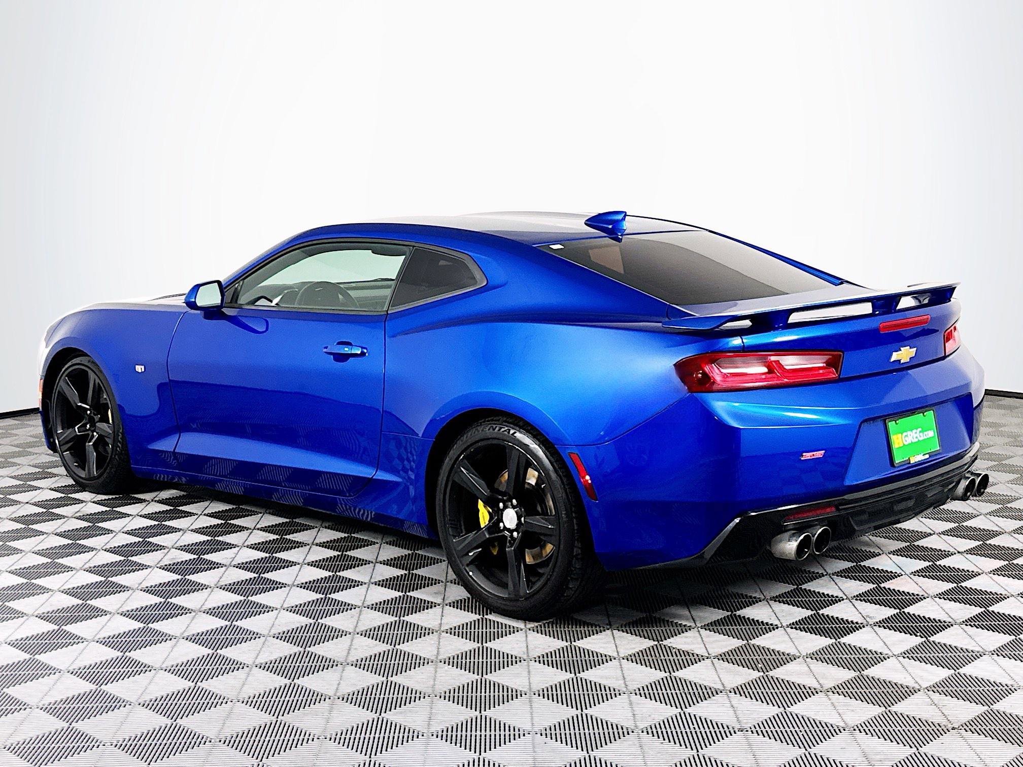 Used 2018 Chevrolet Camaro SS RWD image 6