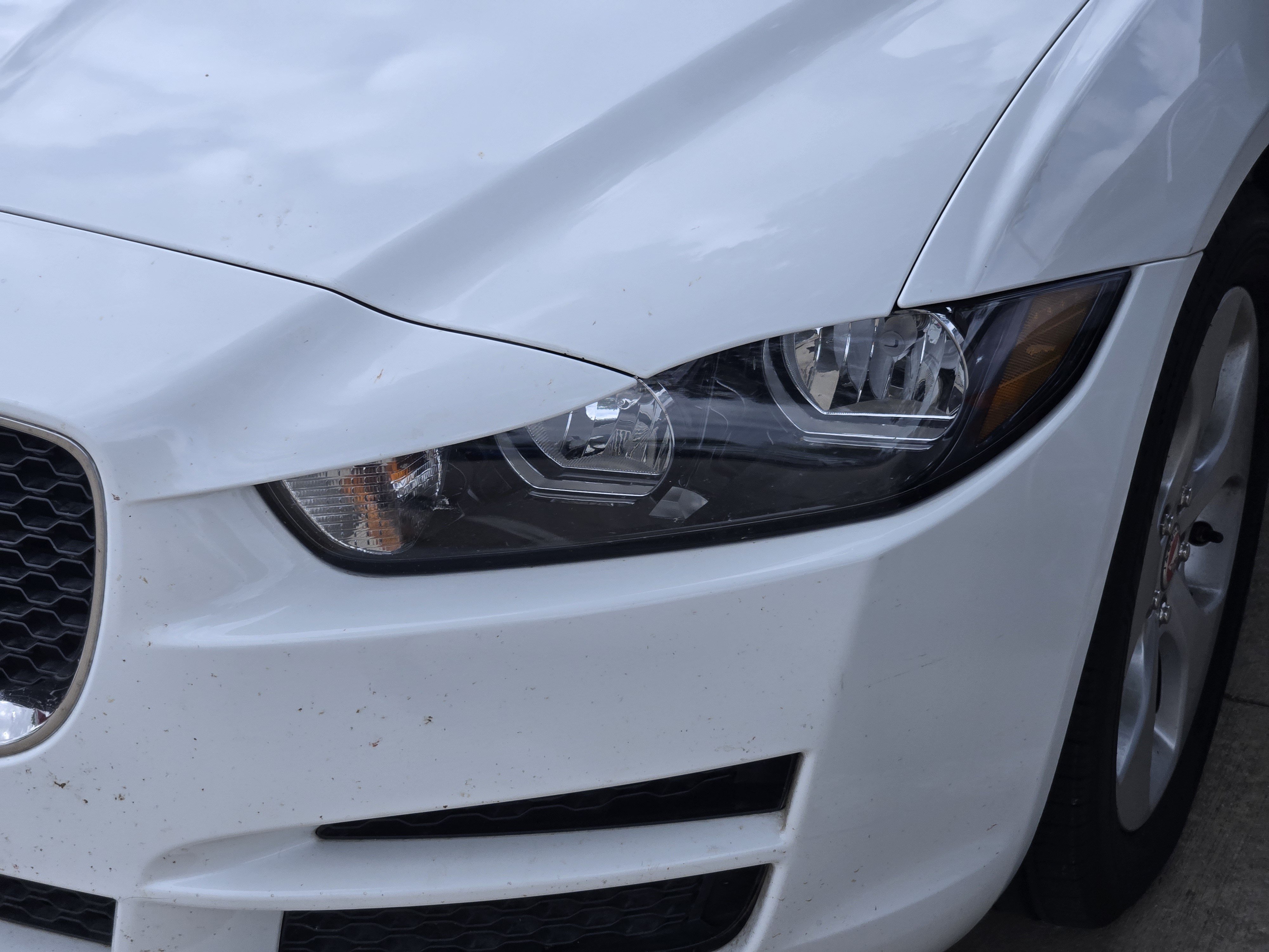 Used 2018 Jaguar XE RWD image 9