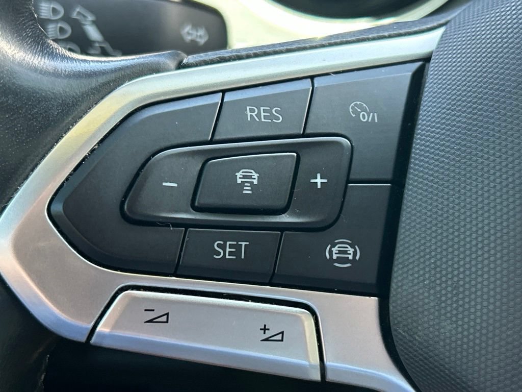 Used 2020 Volkswagen Atlas Cross Sport SE w/ Panoramic Sunroof Package FWD image 28