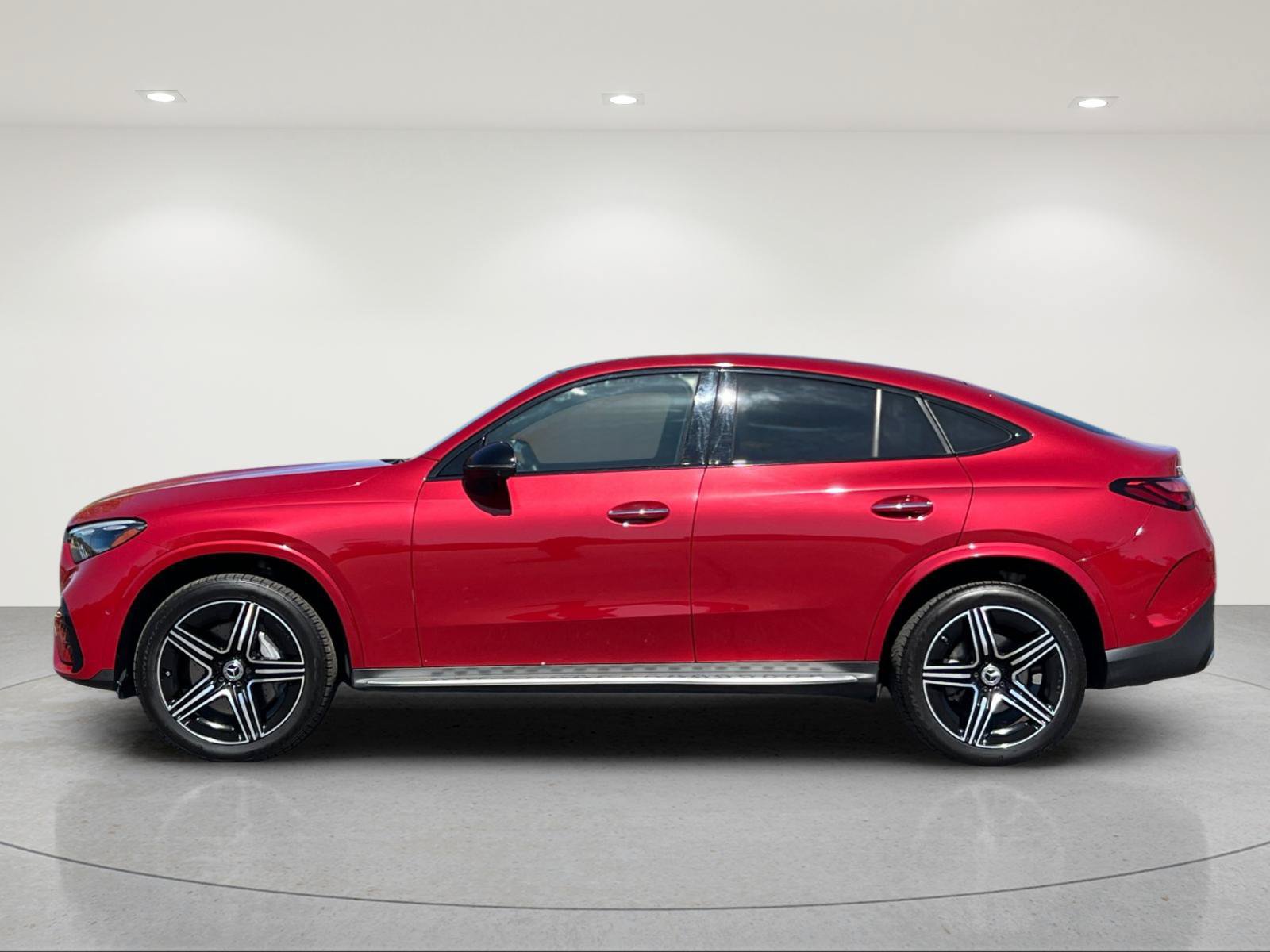 Used 2024 Mercedes-Benz GLC 300 4MATIC image 2