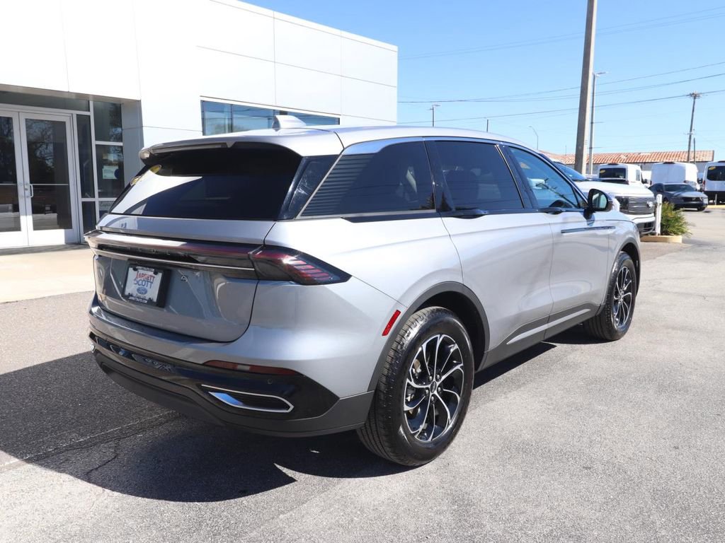 Used 2025 Lincoln Nautilus Premier image 15