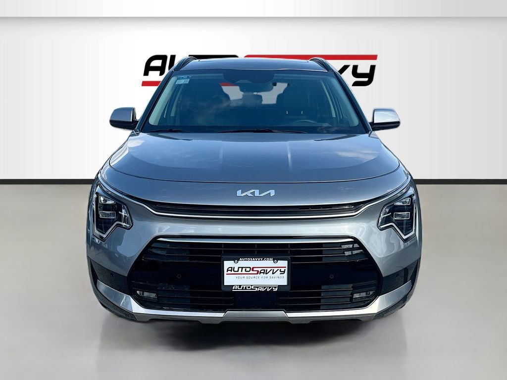 Used 2024 Kia Niro SX Touring image 2