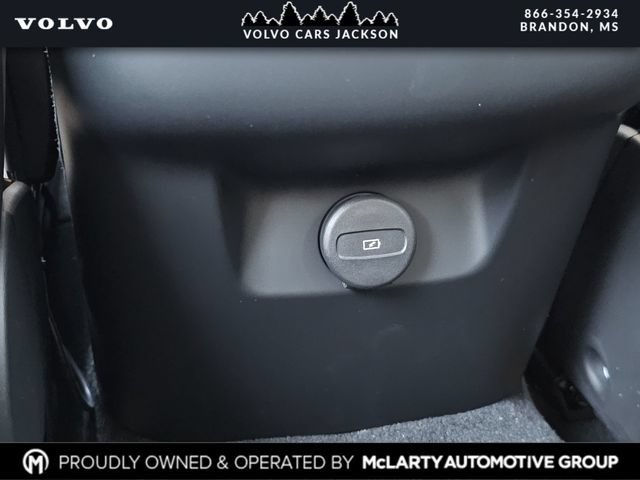 New 2026 Volvo XC60 B5 Plus w/ Protection Package Premier AWD/4WD image 19