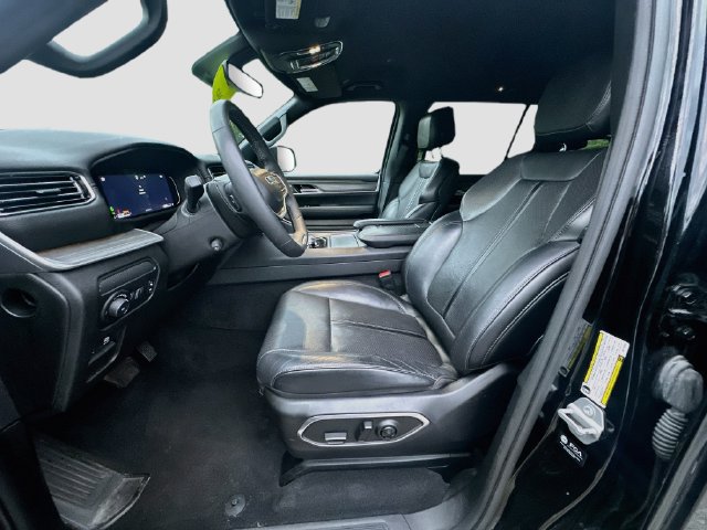 Used 2024 Jeep Wagoneer Series III AWD/4WD image 21