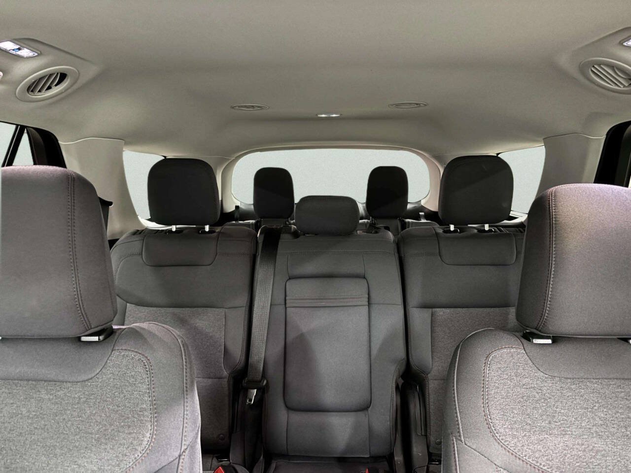 Used 2025 Ford Explorer Active AWD/4WD image 25