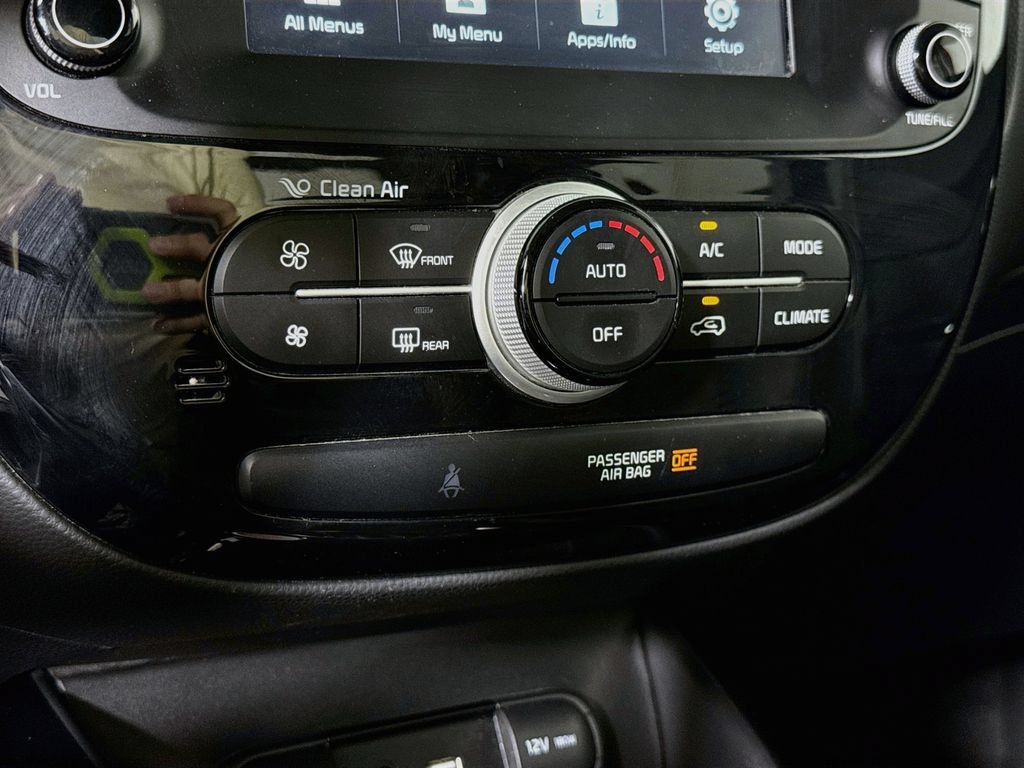 Used 2019 Kia Soul ! FWD image 7