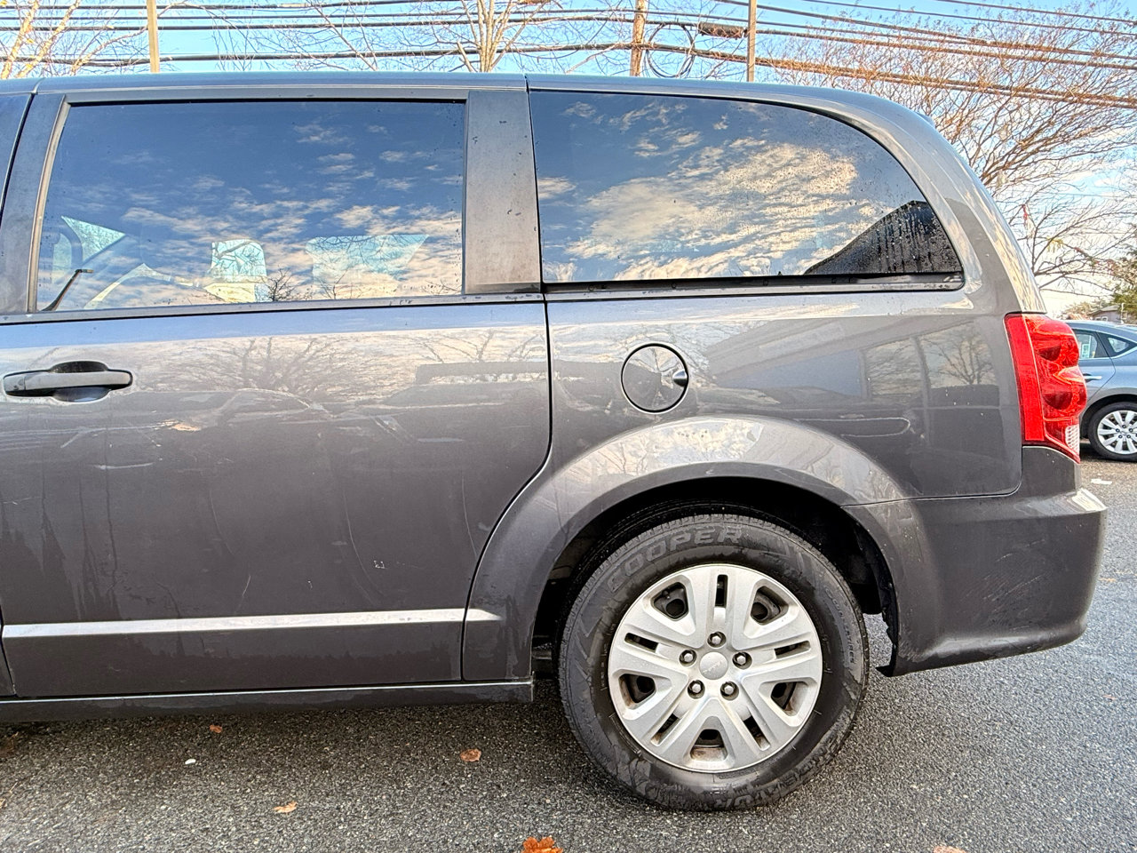 Used 2019 Dodge Grand Caravan SE w/ UConnect Hands-Free Group image 6