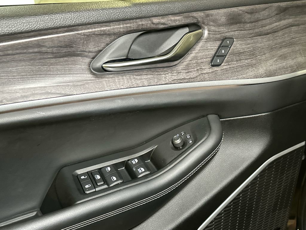 Used 2022 Jeep Grand Cherokee Limited 4xe w/ Luxury Tech Group II image 17