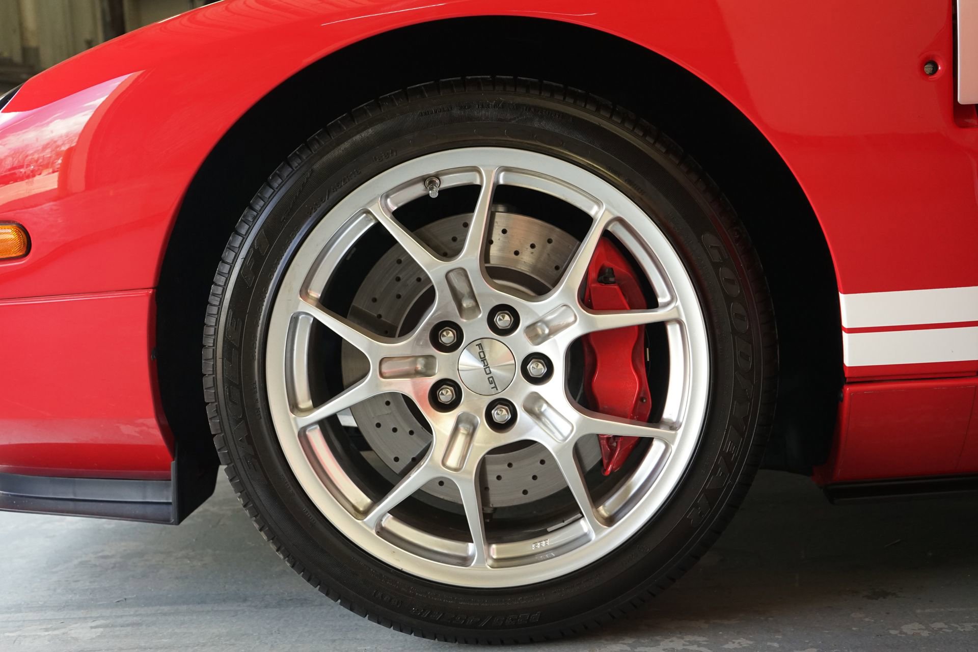 Used 2005 Ford GT image 28