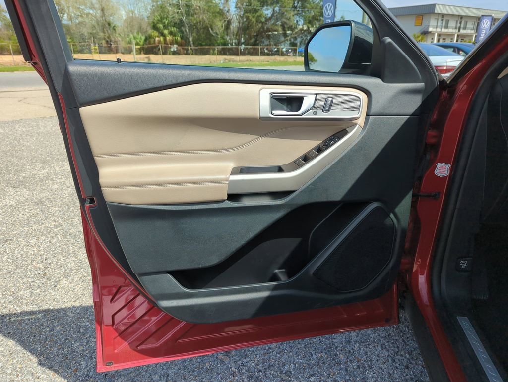 Used 2023 Ford Explorer Limited image 18