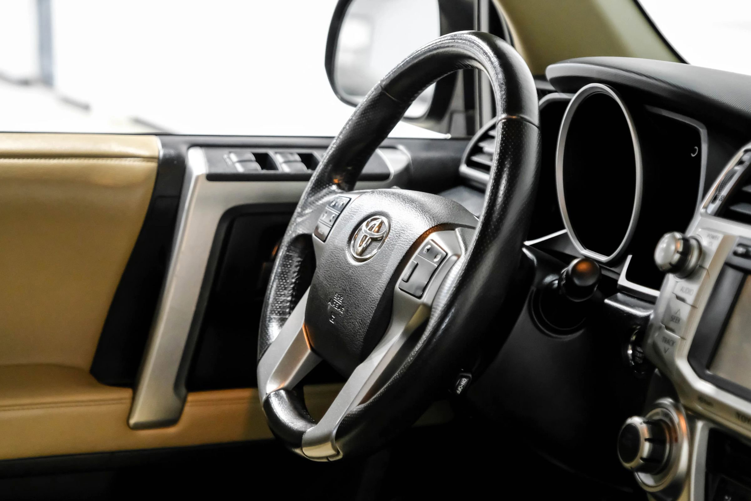 Used 2012 Toyota 4Runner Limited image 19