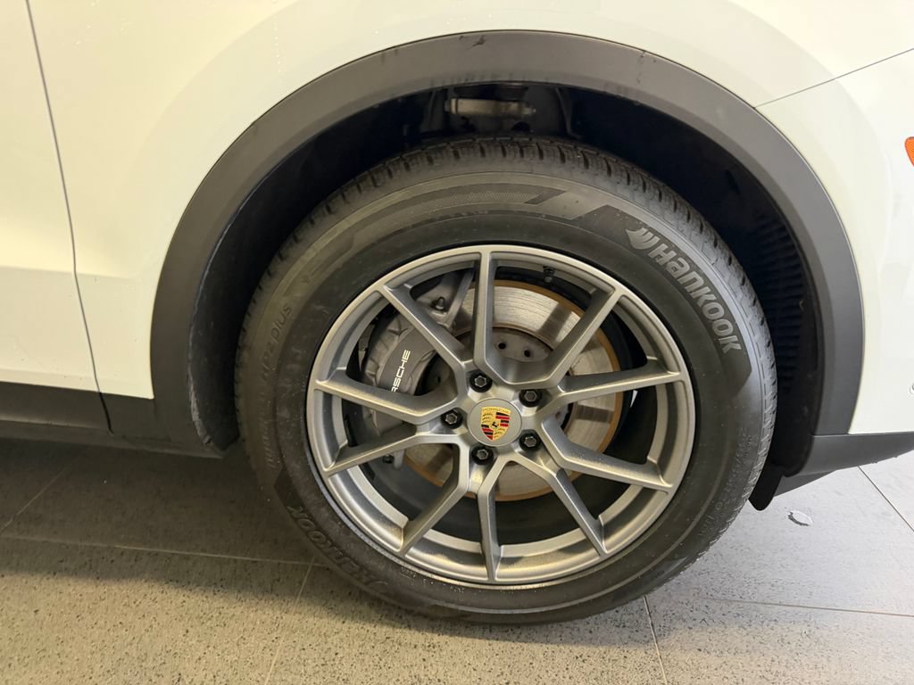 Certified 2024 Porsche Cayenne AWD/4WD image 13