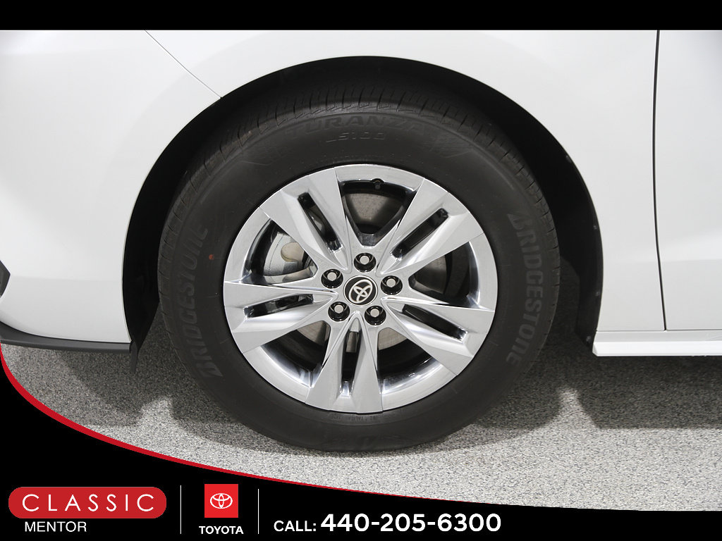 Used 2026 Toyota Sienna XLE FWD image 23