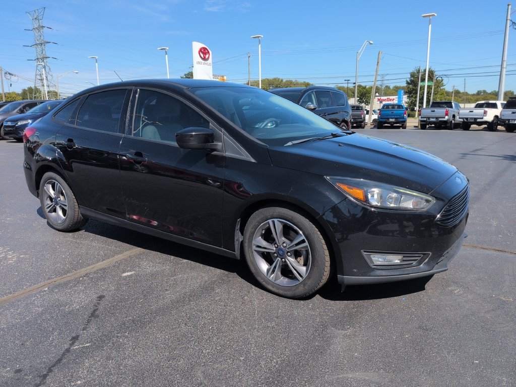 Used 2018 Ford Focus SE w/ SE Appearance Package FWD image 8