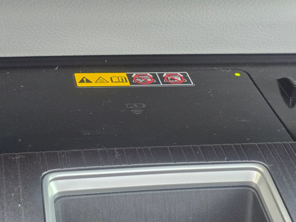 Used 2025 Toyota Sienna XLE FWD image 9