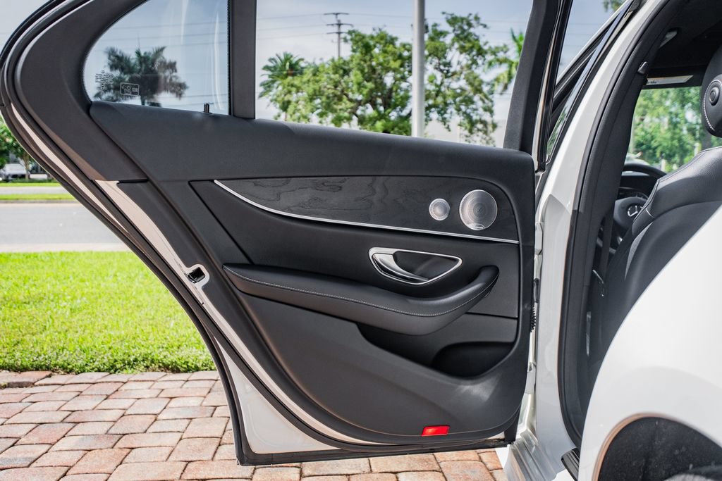 Used 2017 Mercedes-Benz E 300 4MATIC image 34