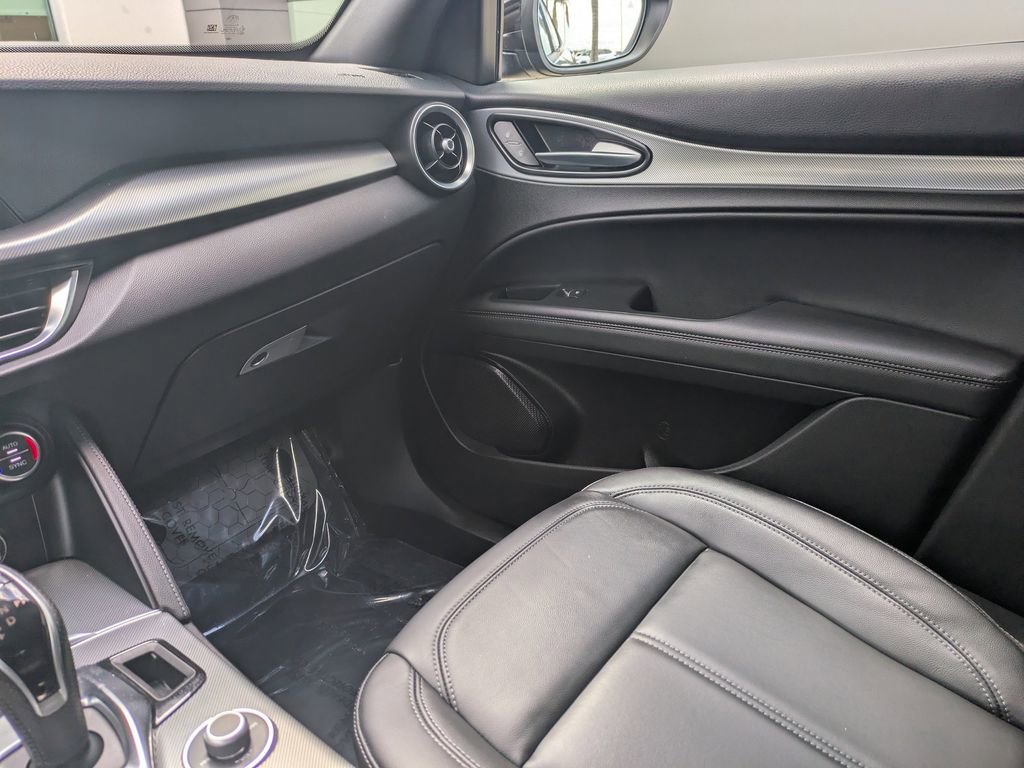 Used 2025 Alfa Romeo Stelvio Sprint w/ Convenience Package AWD/4WD image 19