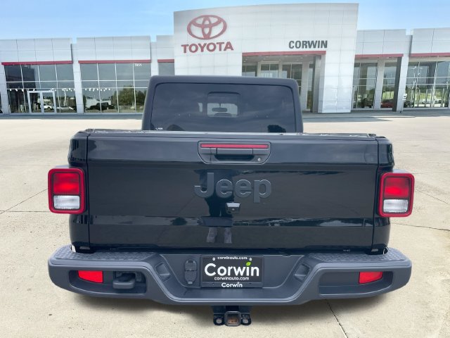Used 2022 Jeep Gladiator Sport AWD/4WD image 4