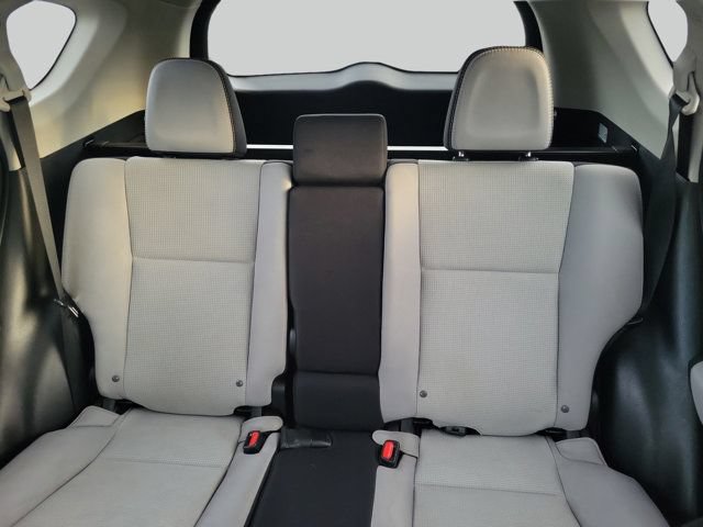 Used 2018 Toyota RAV4 XLE FWD image 12