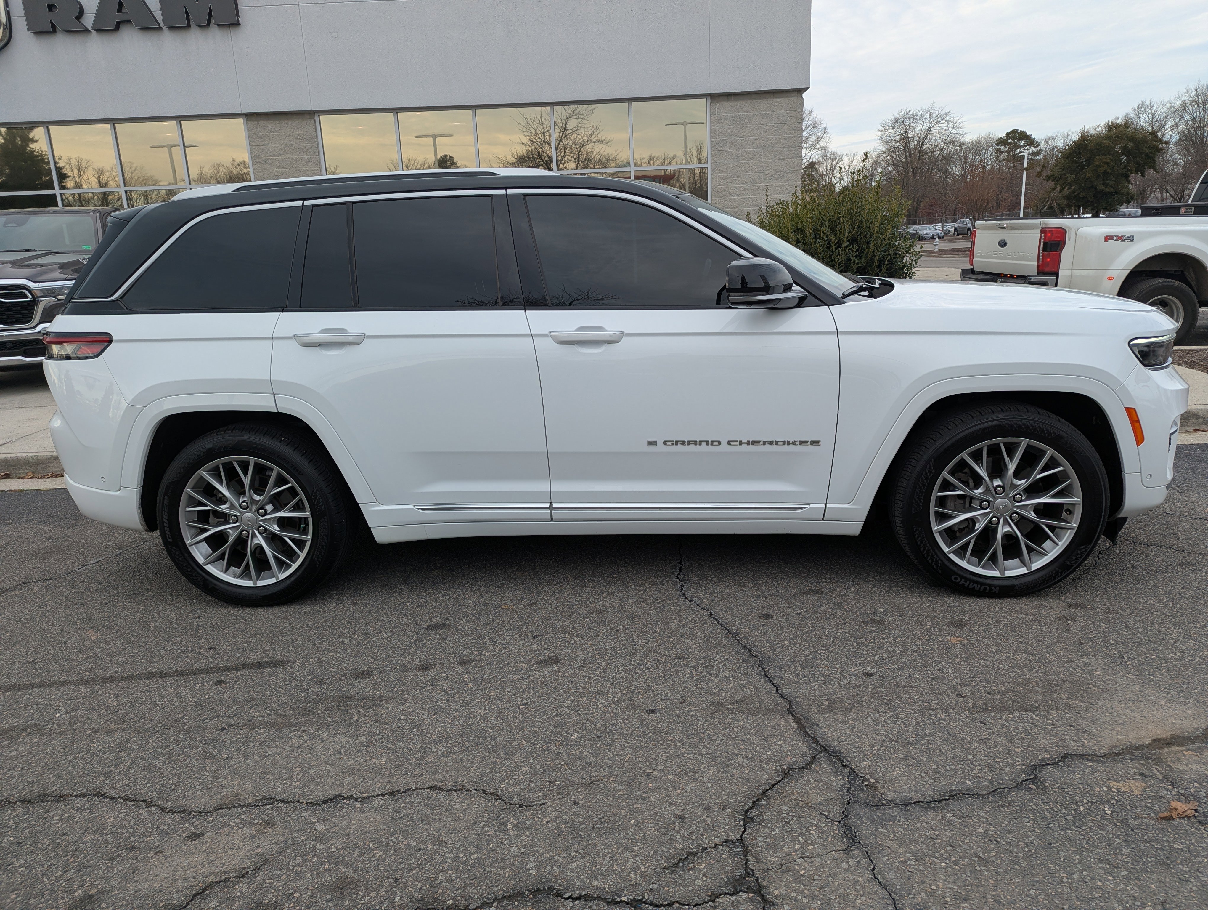 Used 2022 Jeep Grand Cherokee Summit w/ Adv Protech Group IV image 9