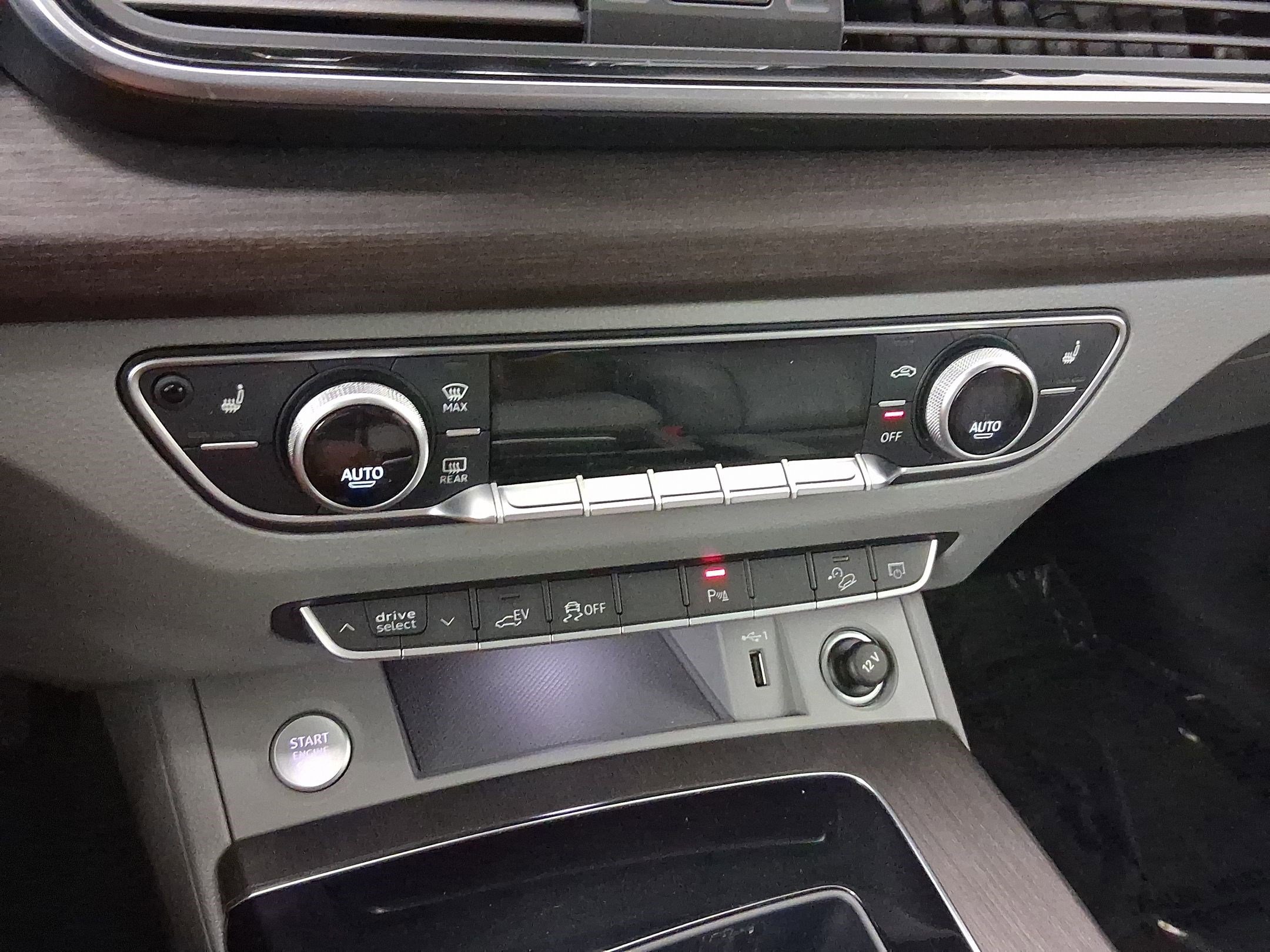 Used 2022 Audi Q5 e Premium w/ Convenience Package image 16