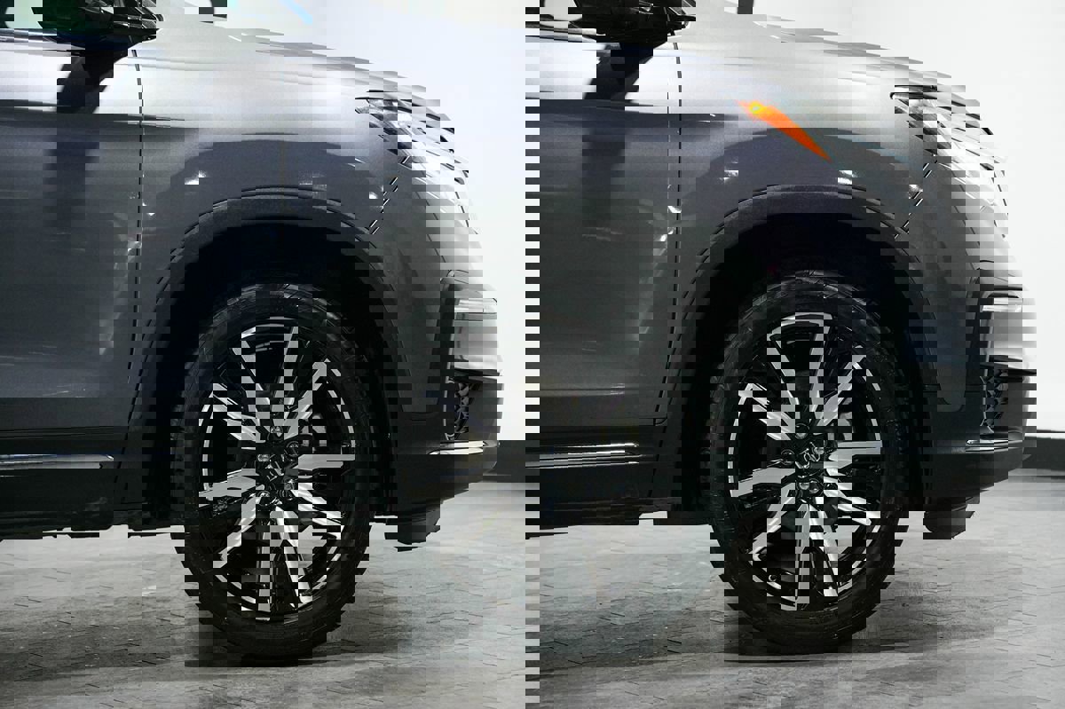 Used 2019 Honda Pilot Touring image 9