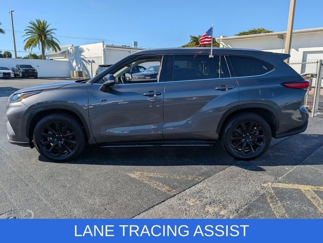 Used 2022 Toyota Highlander XLE image 4