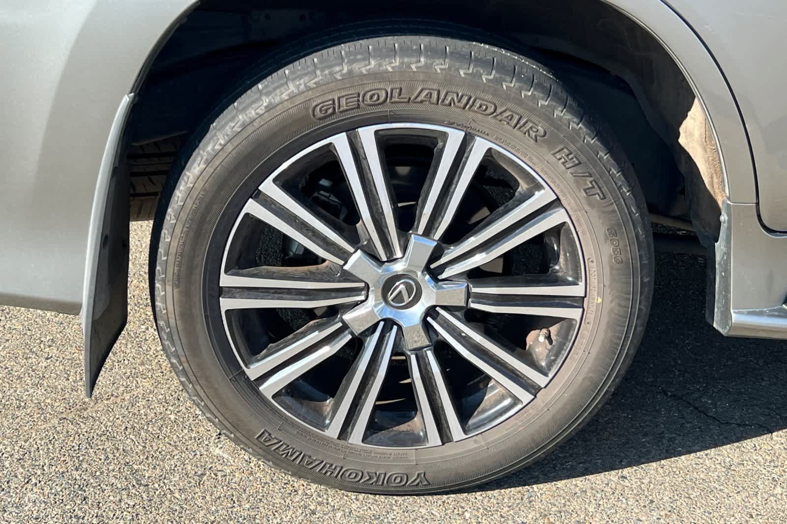 Used 2021 Lexus LX 570 4WD w/ Luxury Package image 20