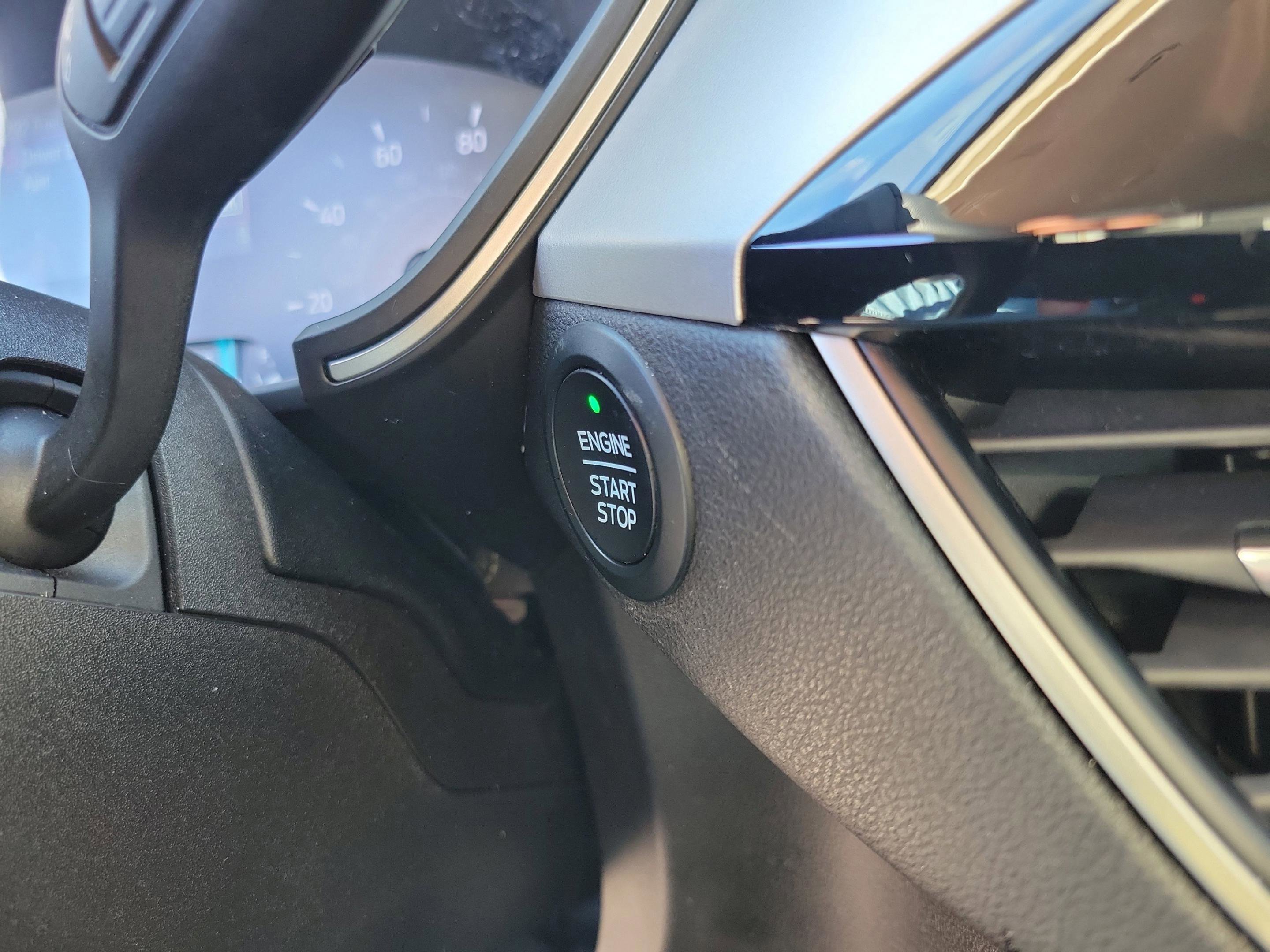 Used 2020 Ford Escape SE image 15