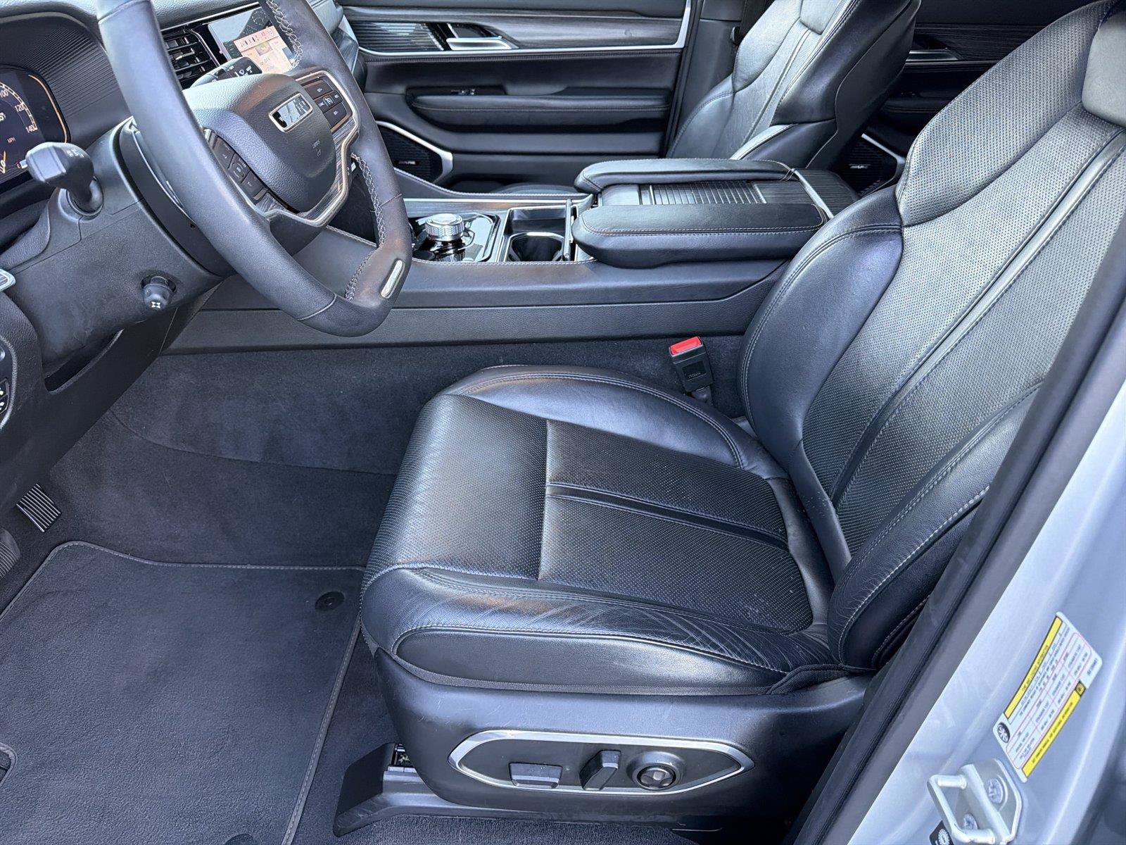 Used 2024 Jeep Wagoneer Series II w/ Flexible Seating Group RWD image 8