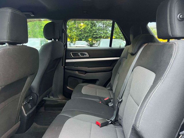 Used 2017 Ford Explorer XLT w/ Equipment Group 201A AWD/4WD image 11