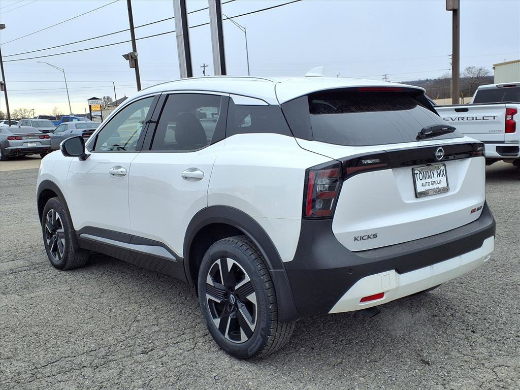 Used 2025 Nissan Kicks SR w/ Illumination Package AWD/4WD image 2