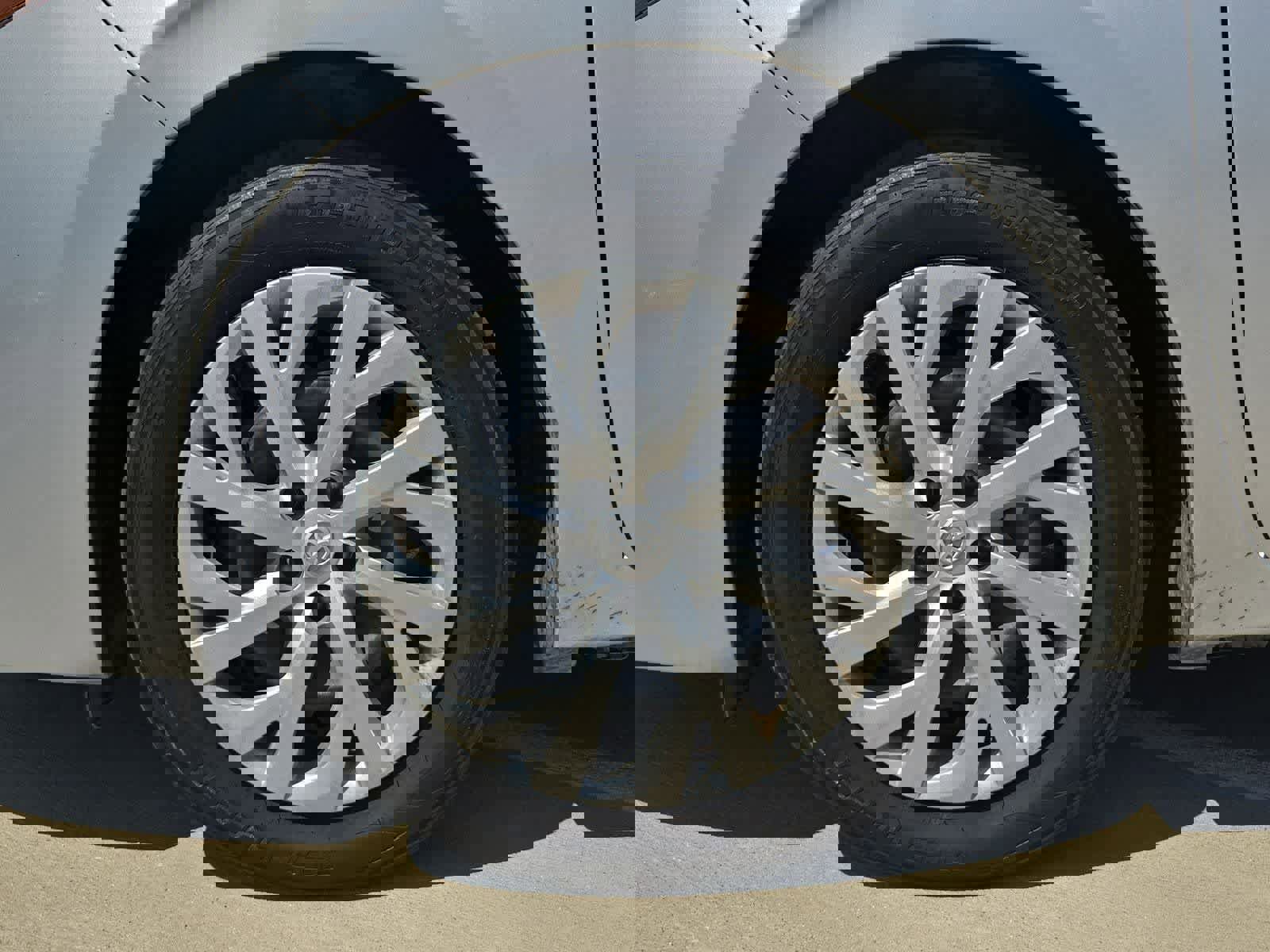 Used 2017 Toyota Corolla LE image 12