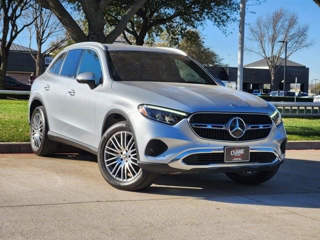 Used 2024 Mercedes-Benz GLC 300 4MATIC image 2
