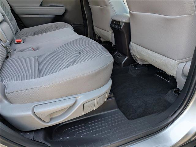 Used 2023 Toyota Highlander LE AWD/4WD image 17