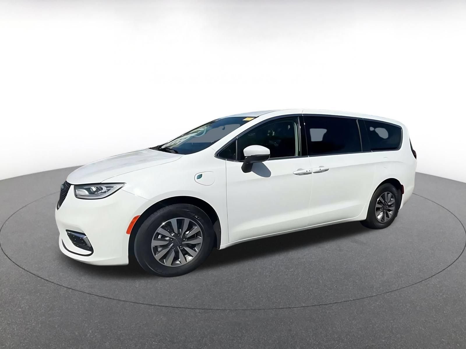 Used 2023 Chrysler Pacifica Touring-L FWD image 7
