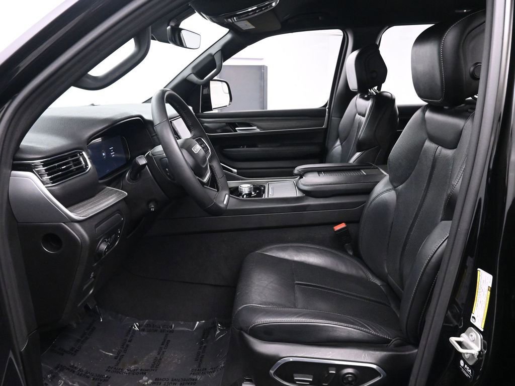 Used 2024 Jeep Wagoneer L Series II w/ Flexible Seating Group image 14