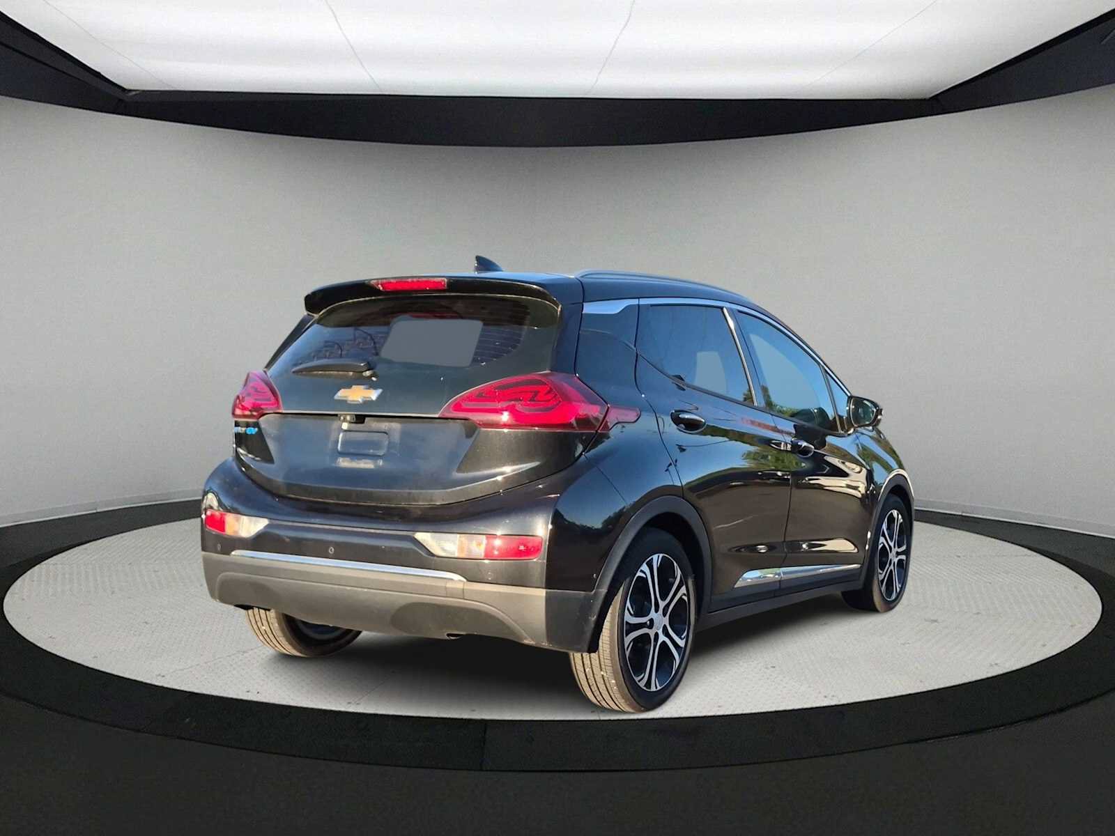 Used 2019 Chevrolet Bolt Premier w/ Infotainment Package FWD image 8