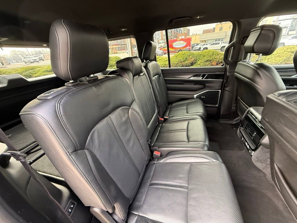 Used 2023 Jeep Wagoneer Series III w/ Preferred Equipment Group image 38