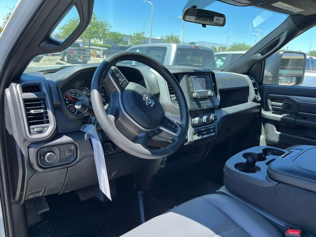 New 2024 RAM 3500 Tradesman AWD/4WD image 12