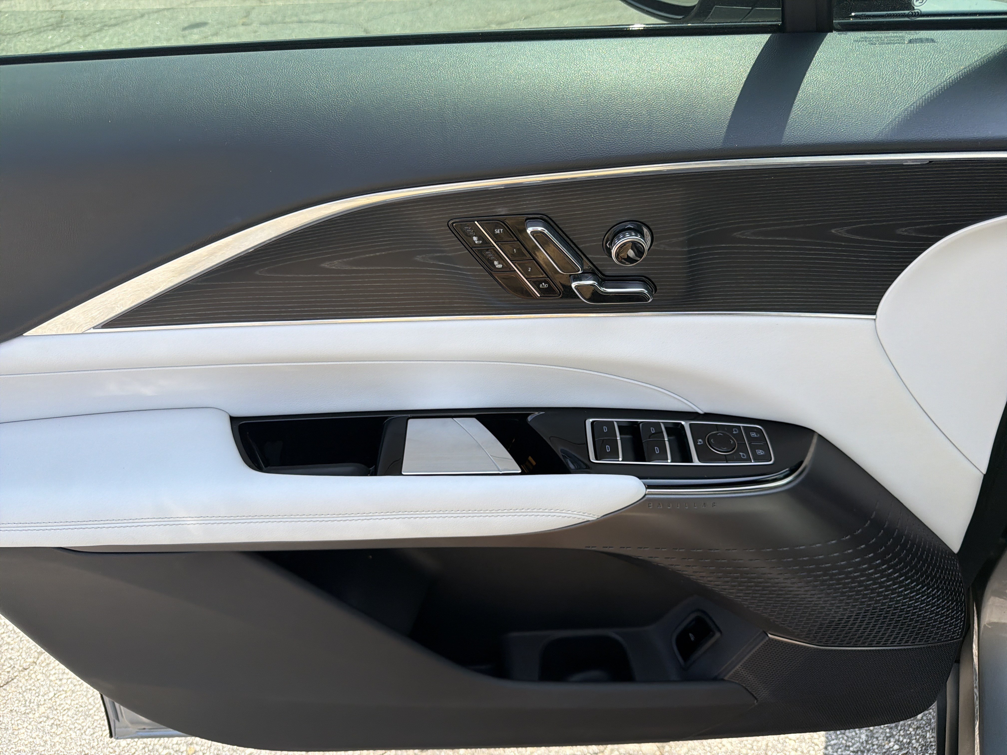 Certified 2024 Cadillac Lyriq Luxury AWD/4WD image 11