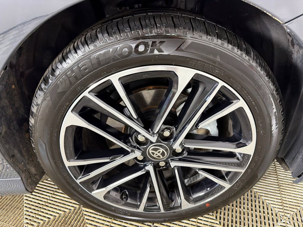 Used 2025 Toyota Camry XLE image 13