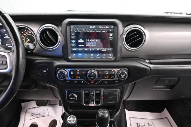 Used 2019 Jeep Wrangler Unlimited Sahara w/ Dual Top Group AWD/4WD image 18