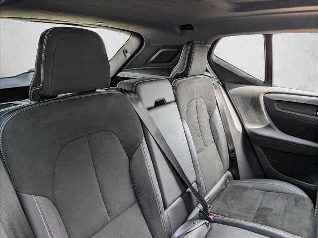 Used 2019 Volvo XC40 T5 R-Design image 13