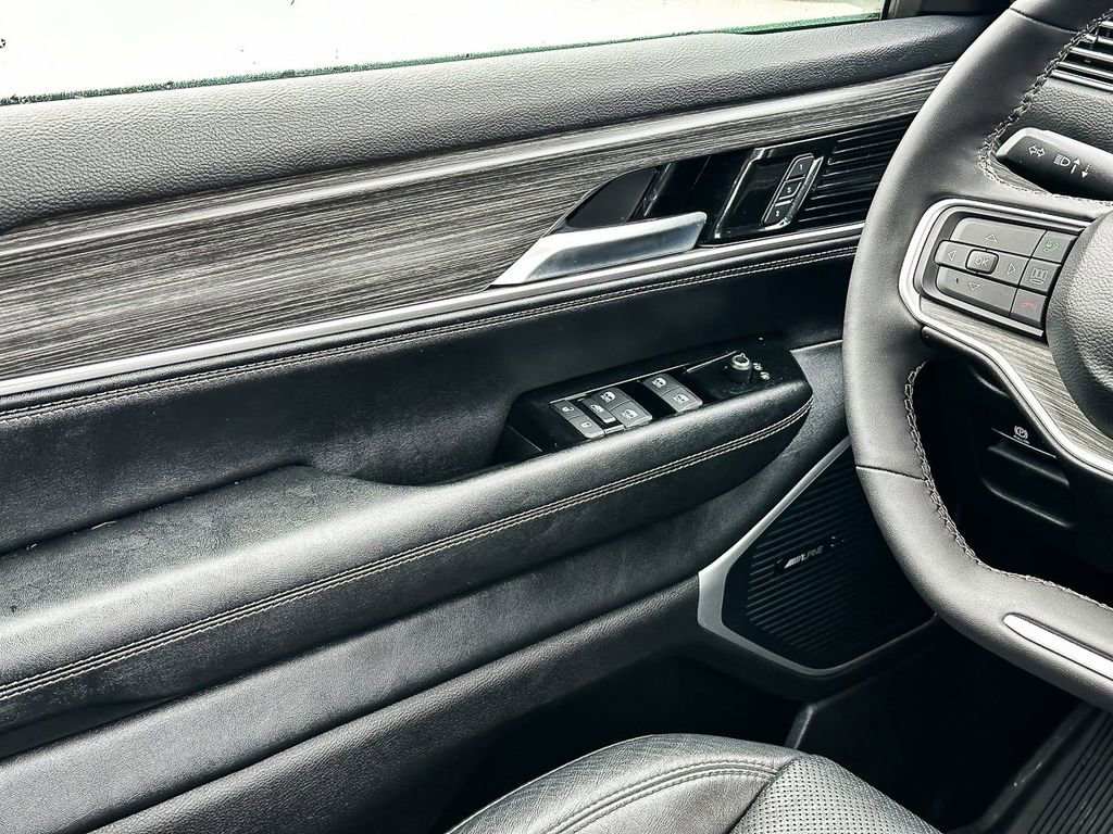 Used 2024 Jeep Wagoneer L Series III w/ Flexible Seating Group image 18