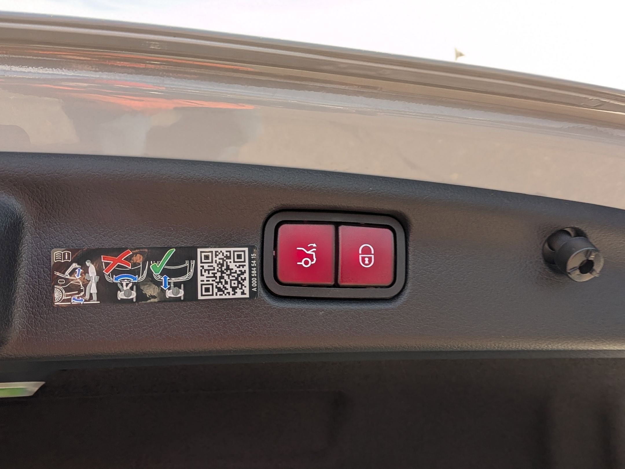 Certified 2025 Mercedes-Benz C 300 4MATIC Sedan image 32