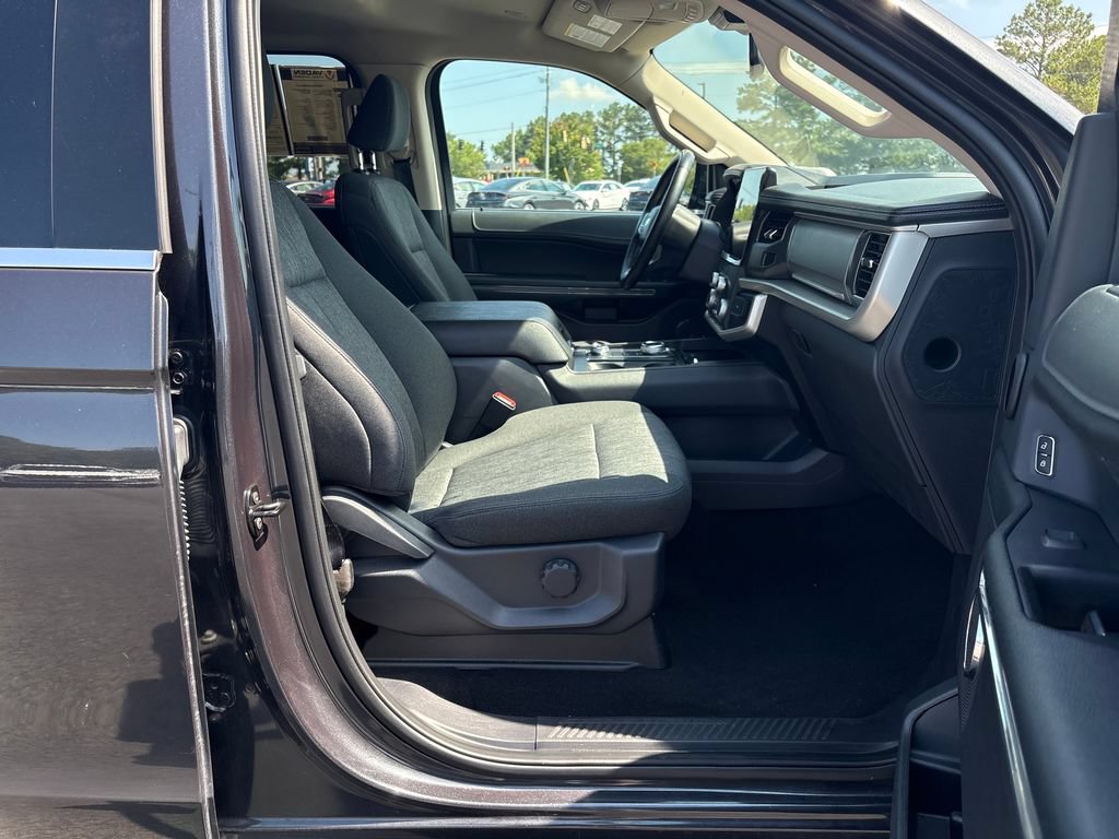 Used 2024 Ford Expedition XLT AWD/4WD image 36