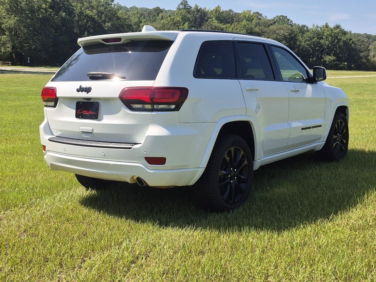 Used 2022 Jeep Grand Cherokee Laredo RWD image 9